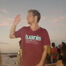 Ari E.